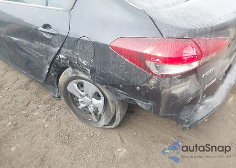 2017 Kia Forte Lx z USA, uszkodzony, nr VIN 3KPFK4A71HE134770